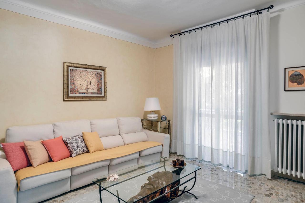 Sentirsi A Casa, Lontano Da Casa-Feel At Home Away From Home Caronno Pertusella Екстер'єр фото
